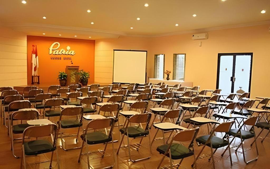 Patria Garden Hotel Blitar Eksteriør billede
